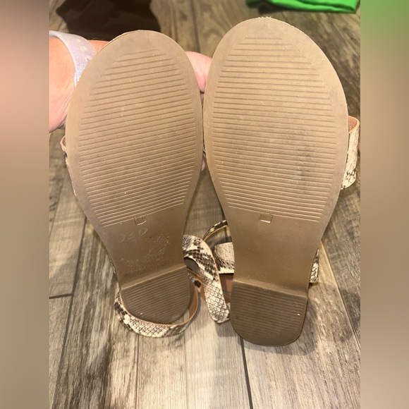 Steve Madden Strappy Sandals Size 8 - Picture 2 of 3